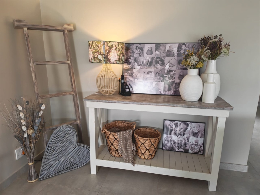 To Let 3 Bedroom Property for Rent in Flamwood North West